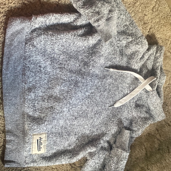grey fluffy hollister sweatshirt - Picture 1 of 1